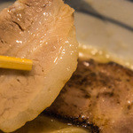 麺屋 辰 - １-４）鶏白湯魚介醤油・大盛のチャーシュー