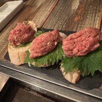 六本木焼肉　Kintan - 1枚目を混ぜてバケットに乗せて食べる。