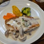 キッチン ブルー グローブ - 大きめな赤魚ポワレのアップ