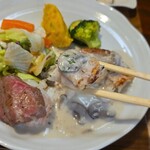 キッチン ブルー グローブ - ソースをタップリ添えて