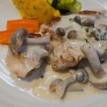 キッチン ブルー グローブ - 赤魚ボワレをカットして