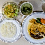 マスカレード - 女房選択、今日の日替わりランチ（チキンピカタ）コーヒー付きで、￥1000。少し食べさせてもらったが、美味しかった。月、土曜日に並んでチキン南蛮をぜひ食べてみたいと思った。日替わりの到着は注文後20分。