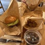 ビトウィーン ザ ブレッド - 