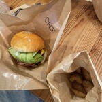 ビトウィーン ザ ブレッド - 