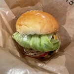 ビトウィーン ザ ブレッド - 