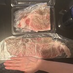 人形町今半 - 今回のお肉もこんなに大きい（購入してから日にちが経ってます）