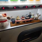 ラーメン二郎 - 昨年までの券売機に飾られていたオヤッさんと奥様、お客さんのマスコット人形！