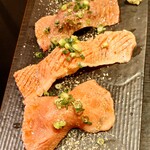 焼肉 基 - 火灯、イチボ、大トロの握り