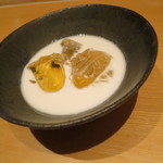 神保町 傳 - アーモンド・ゼリーとココナッツ・ソース、杏仁豆腐風