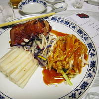 横浜中華街 重慶飯店 本館 - 三種前菜の盛り合わせ
                
