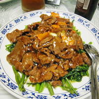横浜中華街 重慶飯店 本館 - 牛肉と空心菜のｵｲｽﾀｰｿｰｽ炒め