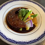 ビストロ HIBIKI - 豚舌の赤ワイン煮込み