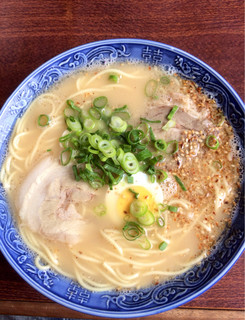 Tompei - ラーメンにネギをトッピング。