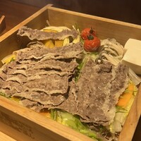 馬桜 下通り店 - 馬肉の蒸籠蒸し