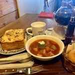 コロボックルヒュッテ - ボルシチとパンとサイフォンコーヒー