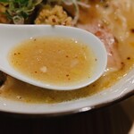 らぁめん鴇 - 味噌らぁめんのスープ