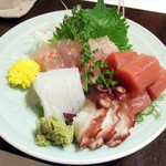 藤吉 - 本日おまかせ刺盛り(松1900円) まぐろ、たこ、あおりいか、さわら