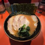 横浜ラーメン 斎藤家 - 大きい豚が4枚も入ってて最高