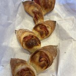 パラオア 新鎌ヶ谷店 - このガッツリ強めな先端の焦げ目の香ばしさと粉のしっかりとした風味。最高か！ワインワインー