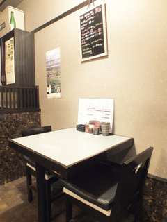 Sumibi Kushiyaki Kokkoya - テーブル席