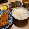 淀市 - 選べる定食(税込850円)
メイン&サブ+白ご飯&お味噌汁&お漬け物
①豚カツ&千切り甘藍&高萵苣《メインおかず》②ピリ辛春雨サラダ(春雨&白菜&韮&刻み青葱)《サブおかず》③白ご飯④お味噌汁⑤お新香