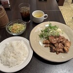 洋食キッチン シャトー - 【2025.1.31(金)】Special menu（B.黒豚シャリアピンステーキ150g・並盛）1,000円