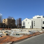 インデアンレストラン  ニューミラ - エルトリート跡地では次の建物の基礎工事が始まっていた