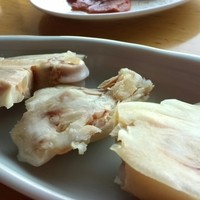 焼肉トラジ PARAM カレッタ汐留店 - 豚足、まんまです。