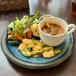 バルバルキッチンアメリ - 週替りランチ：ハッシュドビーフ
                       ＆小海老とキャベツのチリ炒め(¥800) メイン