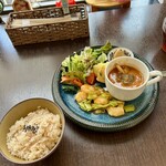 バルバルキッチンアメリ - 週替りランチ：ハッシュドビーフ
                         ＆小海老とキャベツのチリ炒め(¥800)