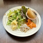 バルバルキッチンアメリ - 毎度のランチサラダ
      最近冷奴は本当に出なくなった。