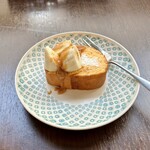 バルバルキッチンアメリ - キャラメルロールケーキ(¥300)
      今日のケーキも美味！
      毎回違うケーキが楽しめるのはうれしい。