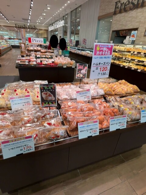 フレッシュベーカリー いとく弘前東店 - 撫牛子（パン）の写真