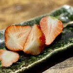 温石 - 紅ほっぺは完熟のため、きらぴか（左）からいただきましょう(∩❛ڡ❛∩)