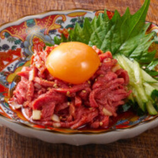 【牛タンユッケ】コリコリ食感！塩麴の自家製！塩ダレを卵黄で！