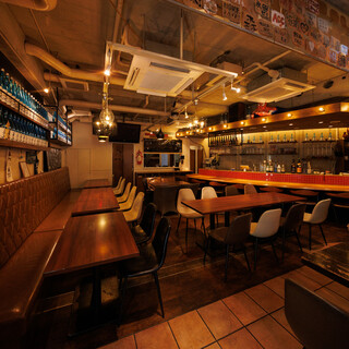 少人数から団体様まで盛り上がるカジュアルな店内！！