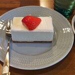 喫茶 ヤーカルフ - ロールストランドのお皿とカップ