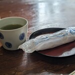 仁亭 - 濃いお茶と温かいおしぼり