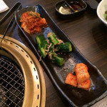 SATOブリアン - キムチ、ナムルの盛り合わせ