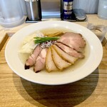 宍道湖しじみ中華蕎麦 琥珀 - チャーシュー5枚¥500ワンタン2個¥200