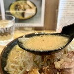 ラーメン専門 宮の森 - スープ
