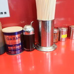 ラーメン二郎 - 卓上調味料