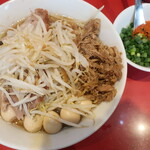 ラーメン二郎 - ラーメン半分＋青ネギうずら崩