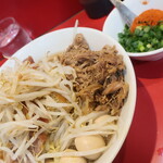 ラーメン二郎 - ラーメン半分＋青ネギうずら崩