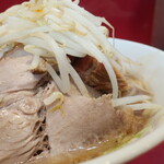 ラーメン二郎 - 豚の厚み