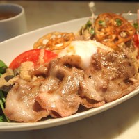 特製♪イベリコ丼（スープ、小鉢付き）