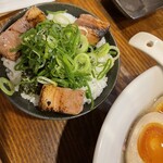 塩そば 九兵衛 京橋店 - ランチのレアチャーシュー丼