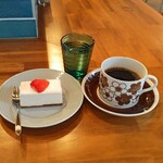 喫茶 ヤーカルフ - 白いチーズケーキ、ブラジル