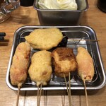串かつ でんがな - おまかせ5本串、今日のはナス・ウインナーとか