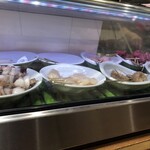 串かつ でんがな - ネタがいろいろ並んでおります（右側）
